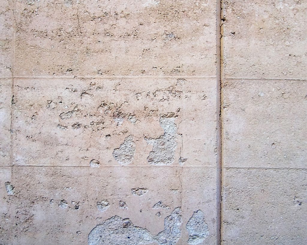 Rammed earth at the Eden Project, Cornwall © Andrew Dunn, CC BY-SA 2.0, Link