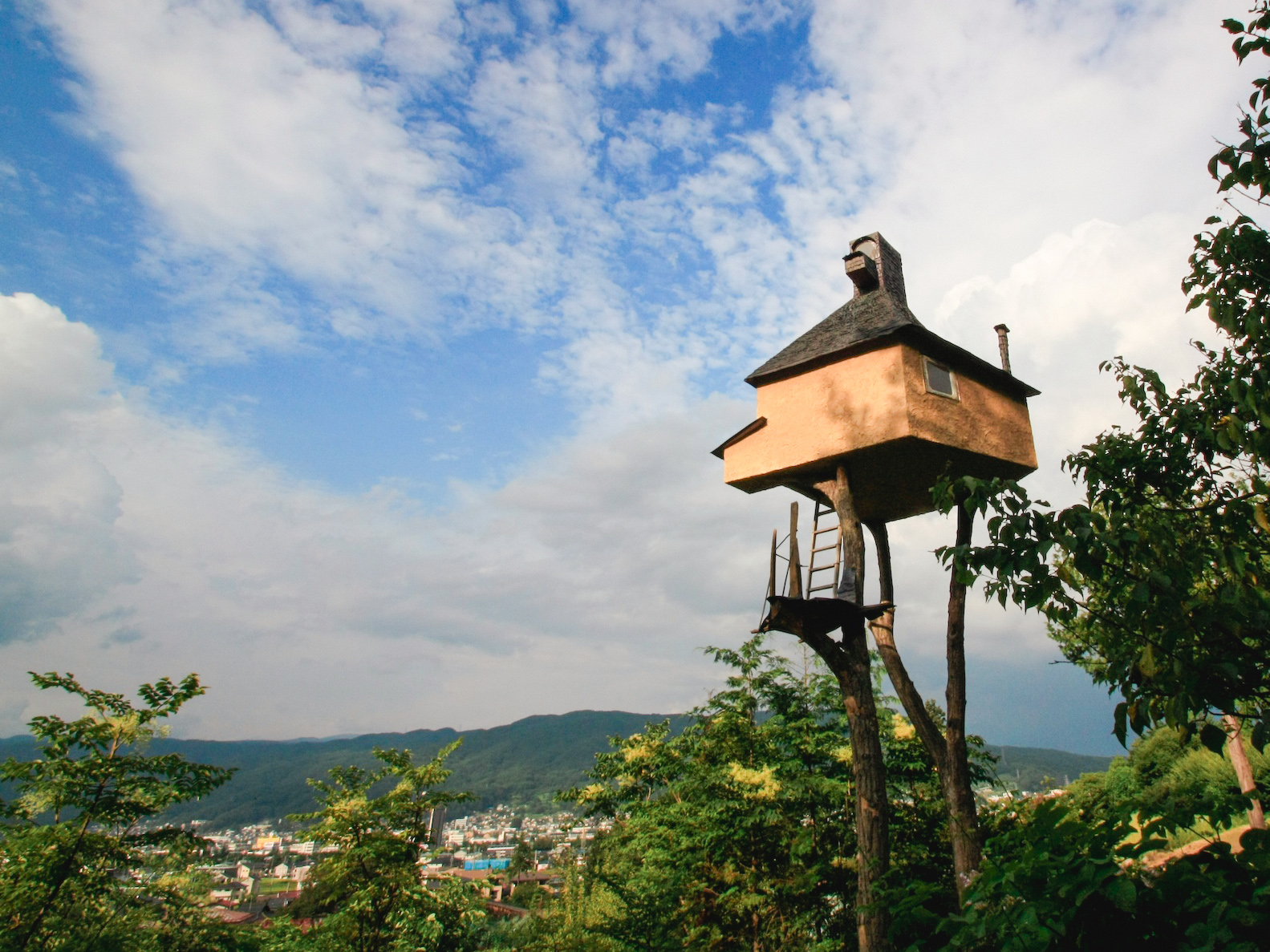 Takasugi-an, by Terunobu Fujimori: "takasugi-an" by kentamabuchi is licensed under CC BY-SA 2.0. To view a copy of this license, visit https://creativecommons.org/licenses/by-sa/2.0/?ref=openverse